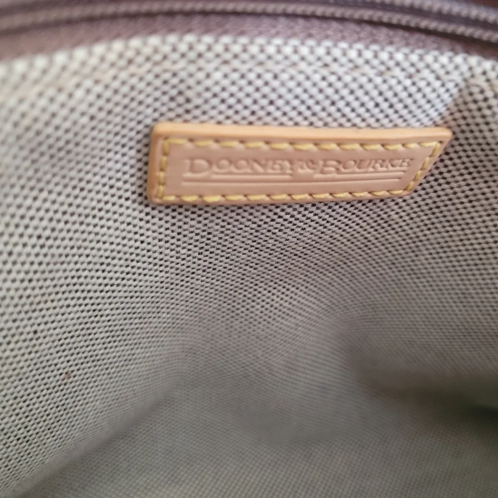 DOONEY & BOURKE SHOULDER BAG. - Picture 10 of 11